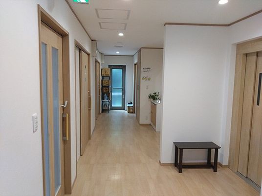 明るい廊下  