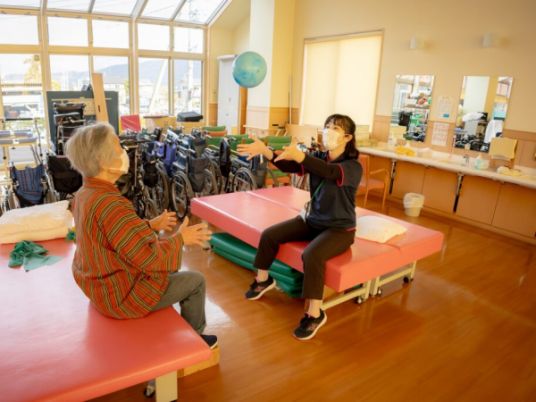 ボールで体を動かす訓練室