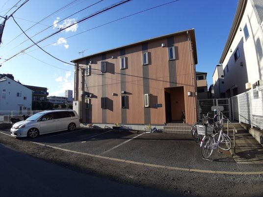 施設外観の日常風景