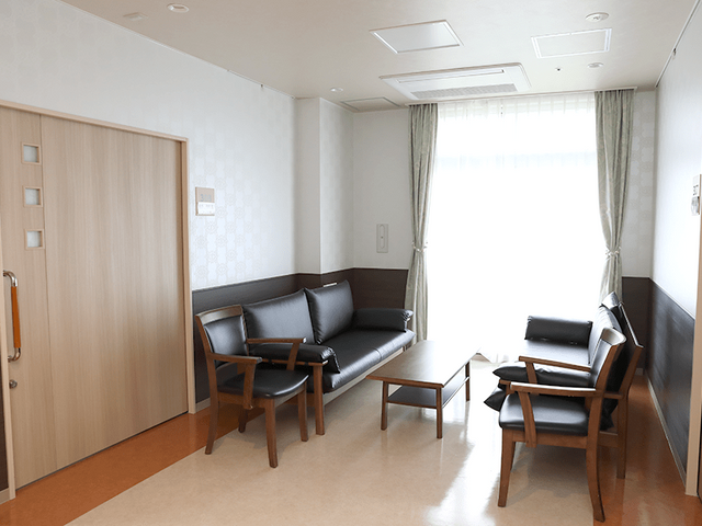 広々とした居室 居室 明るく広々とした空間で、ゆったりとした時間を過ごせます。自然光が入り心地良いです。