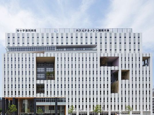 病院併設の建物外観  