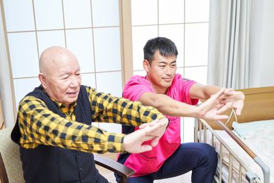 体操をする居室