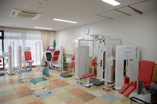 訓練器具が並ぶ空間