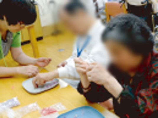 手芸を楽しむ様子