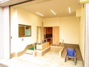 明るい空間の入口