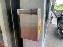 金属製の郵便受け