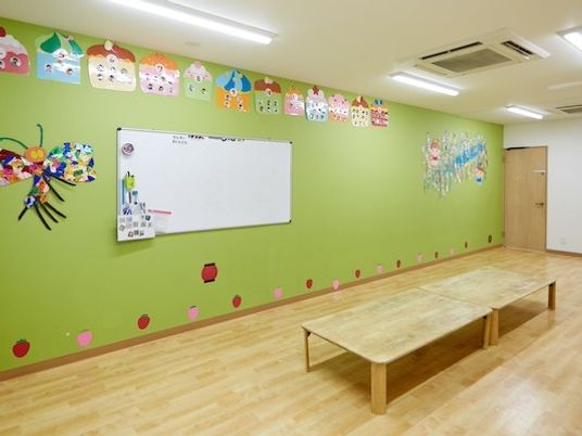 掲示板のある多目的室  