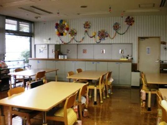 明るい食堂の室内  