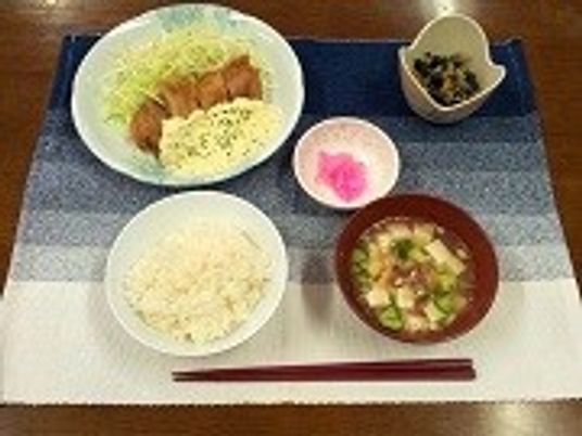 和食膳のテーブル