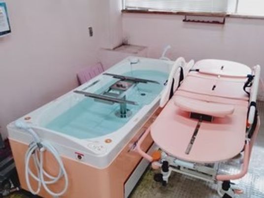 入浴用機器のある浴室  