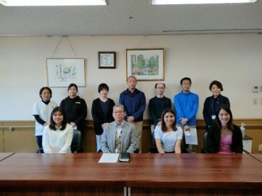 集合写真の会議室