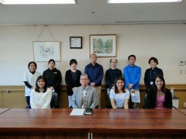 集合写真の会議室