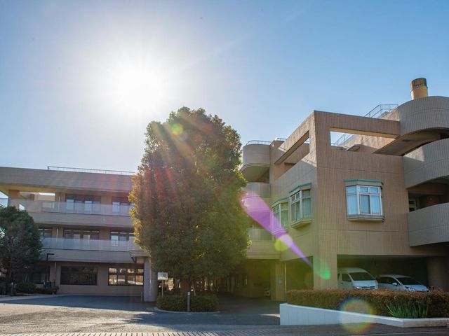 光あふれる外観 外観 自然光に包まれた建物で、開放感のある空間です。明るく働きやすい環境を求める方に最適です。