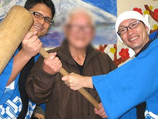 和やかな様子の室内  