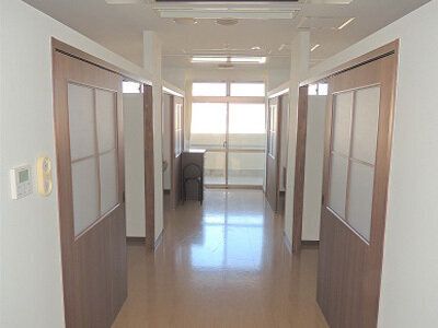 自然光が入る廊下