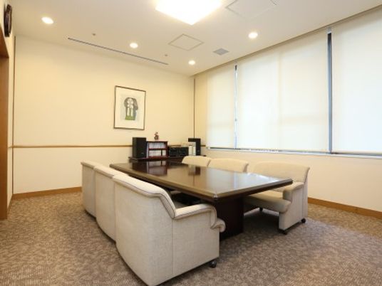 落ち着いた感じの会議室