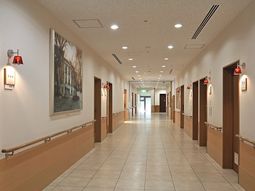 照明付きの綺麗な廊下