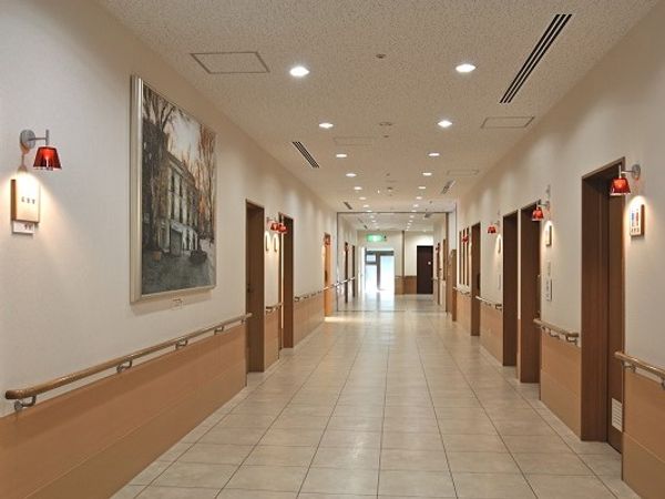 照明付きの綺麗な廊下