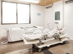 バリアフリー設計の入浴設備