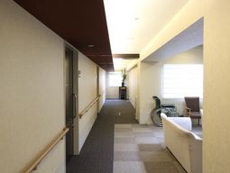 明るい廊下と安否確認装置