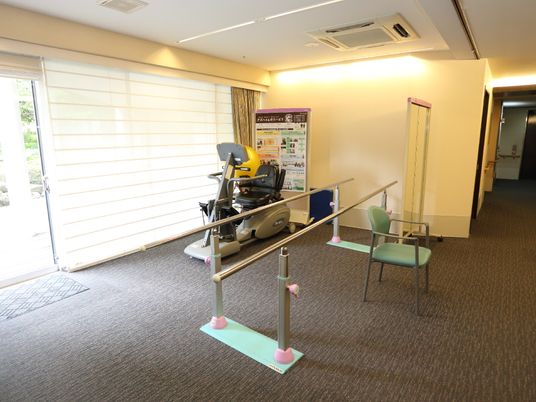 機能訓練用の器具と座席