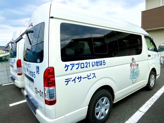 送迎用バスの車両  