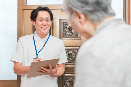 施設スタッフと利用者