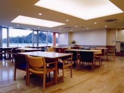 明るい食堂空間