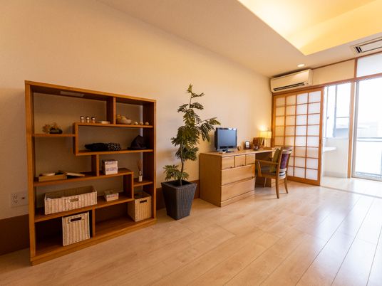 和風の洋室の居室