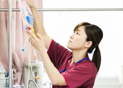 スタッフが作業する室内