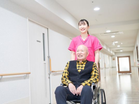 車椅子利用の様子の廊下