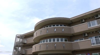 円形の建物外観