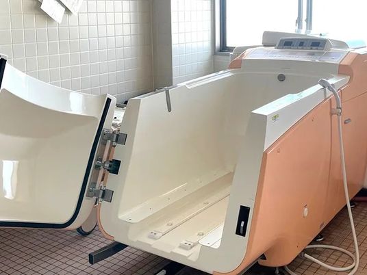 入浴機器のある浴室  