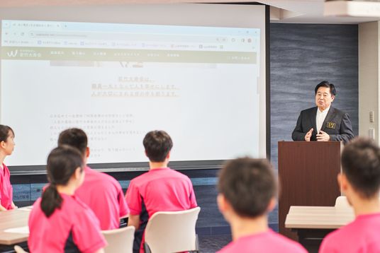 研修中のスタッフイメージ