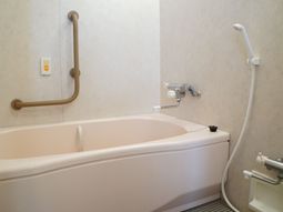 安全手すり付き浴室