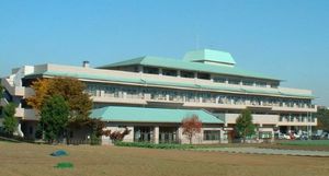 広々とした建物外観