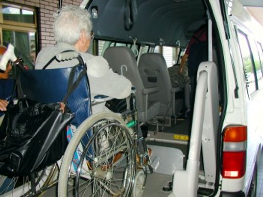 車椅子搭乗支援の様子