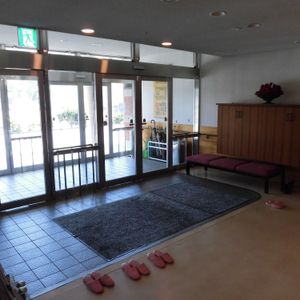 明るい玄関ロビー  