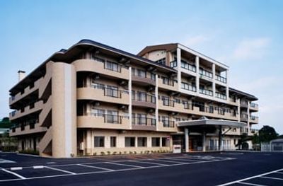 広々とした建物外観