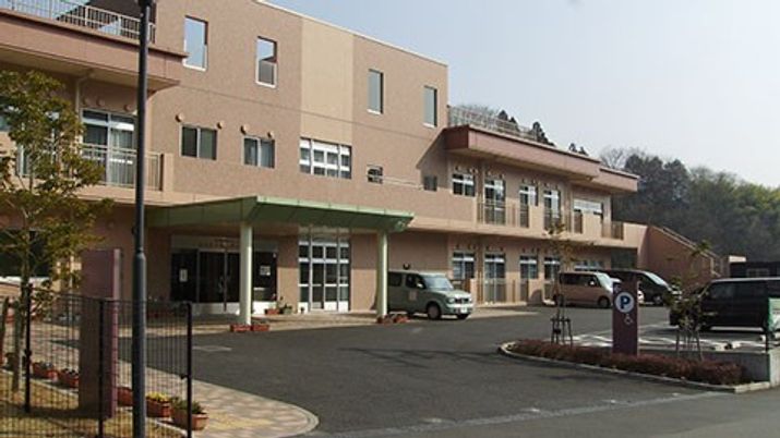 広々とした明るい外観