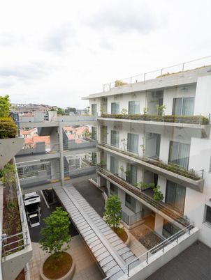両側に廊下がある建物
