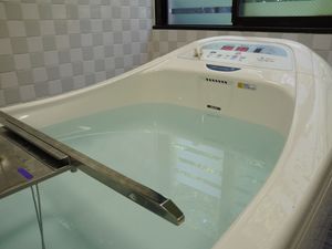 機能訓練室の浴槽  