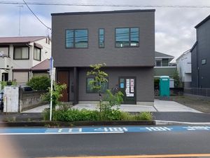 二階建ての外観  
