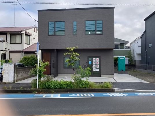 二階建ての外観  