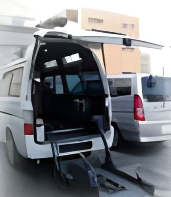 送迎用ワゴン車