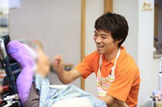 笑顔のスタッフの様子