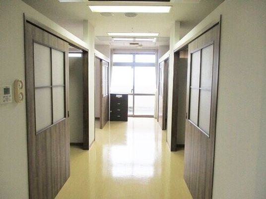 明るい廊下  