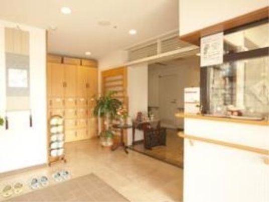 明るいエントランスの一角