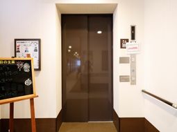 エレベーター前の通路