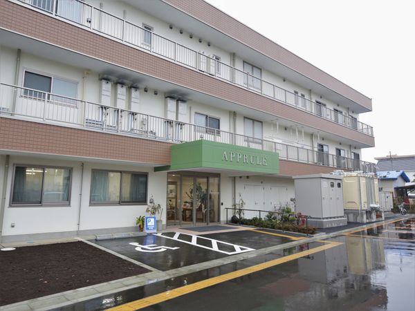 多階層の建物の外観